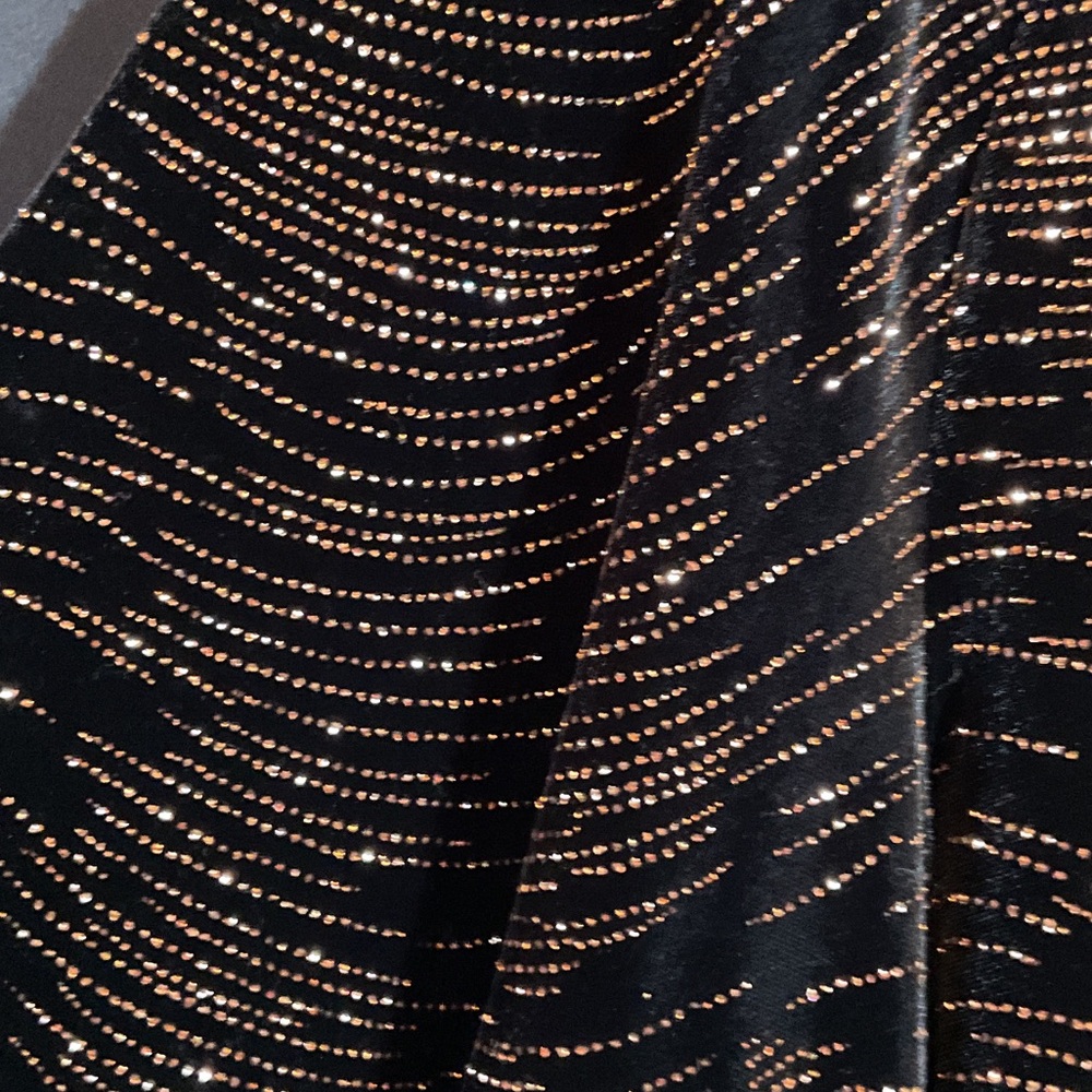 Connected Woman Elegant Black and Gold Long Sleeve Dress - Picture 5 of 6